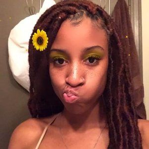 Meet your Posher, Tiara